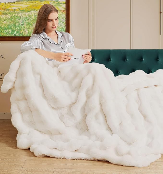 Light Beige Twin Fuzzy Faux Fur Throw Blanket for Couch Bedroom Living Room Furry Soft Fluffy Bed 60x80 Thick Warm Blanket for Winter Home Gifts 860 GSM
