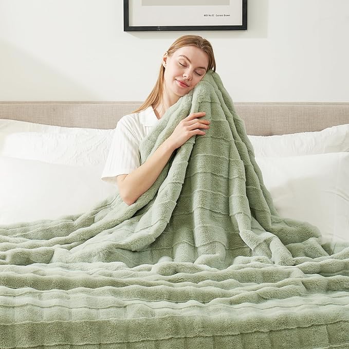 Cozy Bliss Fluffy Faux Fur Throw Blanket for Couch,Lightweight Cozy Soft Green Throw Blankets for Sofa Bed Living Room,60x80 Inches