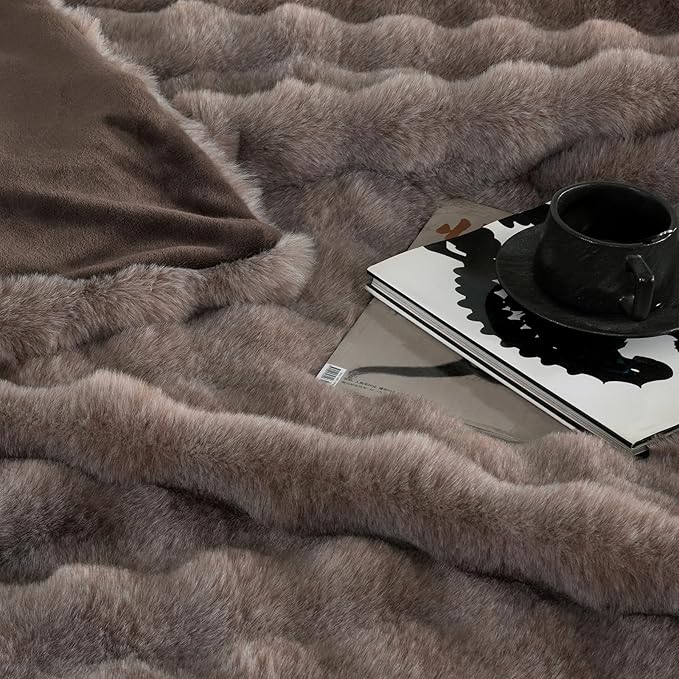 Amélie Home Faux Fur Throw Blanket for Couch, Fuzzy Cozy Soft Fluffy Fur Luxurious Soft Bubble Blanket for Sofa Bedroom Living Room, 60"x80" Inches, Ionic Bear Brown