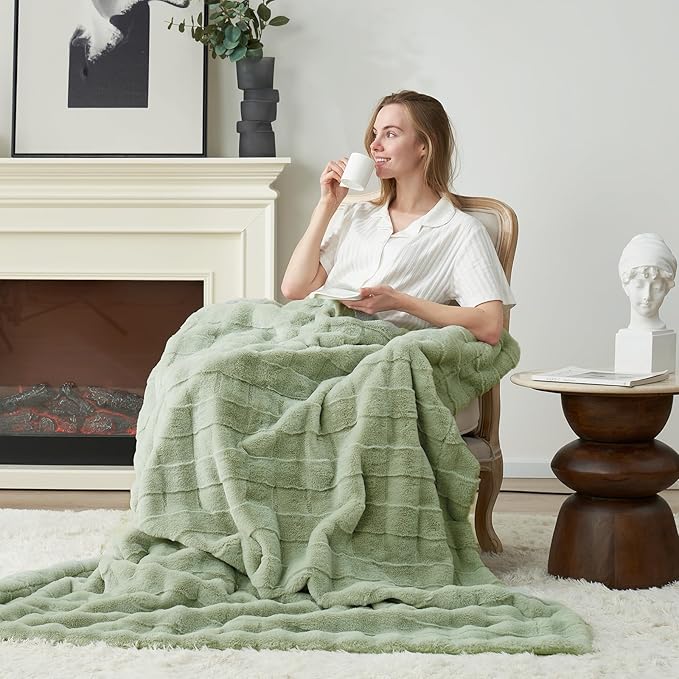 Cozy Bliss Fluffy Faux Fur Throw Blanket for Couch,Lightweight Cozy Soft Green Throw Blankets for Sofa Bed Living Room,50x60 Inches