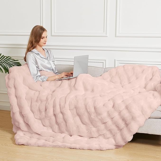 Pink Cozy Faux Fur Twin Blanket for Living Room Bedroom 60x80 Thick Ultra Soft Fuzzy Throw Blanket Fluffy Furry Bed Comforter Home Gifts 860 GSM