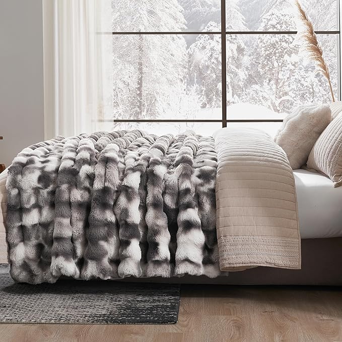 Amélie Home Faux Fur Throw Blanket for Couch, Fuzzy Soft Plush Thick Bubble Blanket for Sofa Bedroom Living Room, 50"x60" Inches, Tie-dye Grey